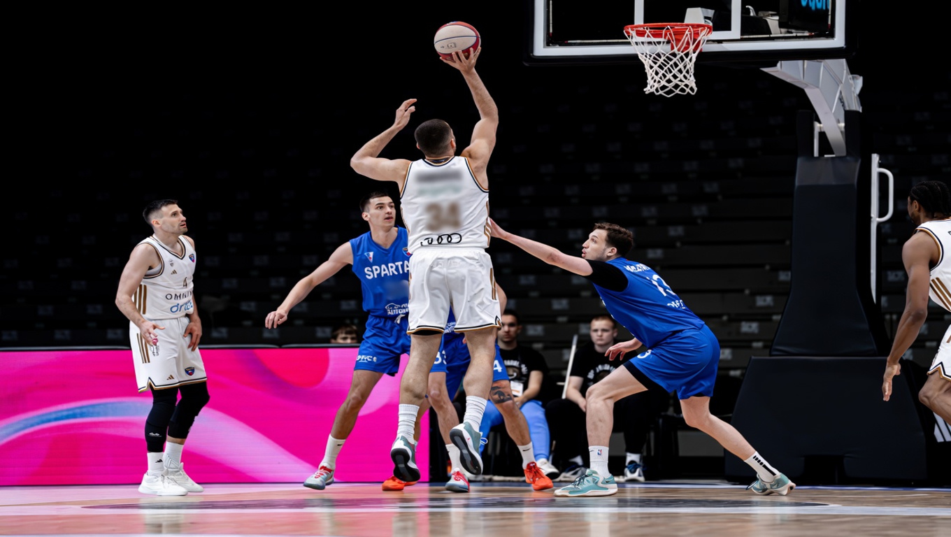 Košarkaši Spartaka poraženi su večeras u Sarajevu od ekipe Dubaija rezultatom 102:74 (31:22, 23:19, 30:18, 18:15) u prvoj utakmici četvrtfinala plej-ofa regionalne AdmiralBet ABA lige.