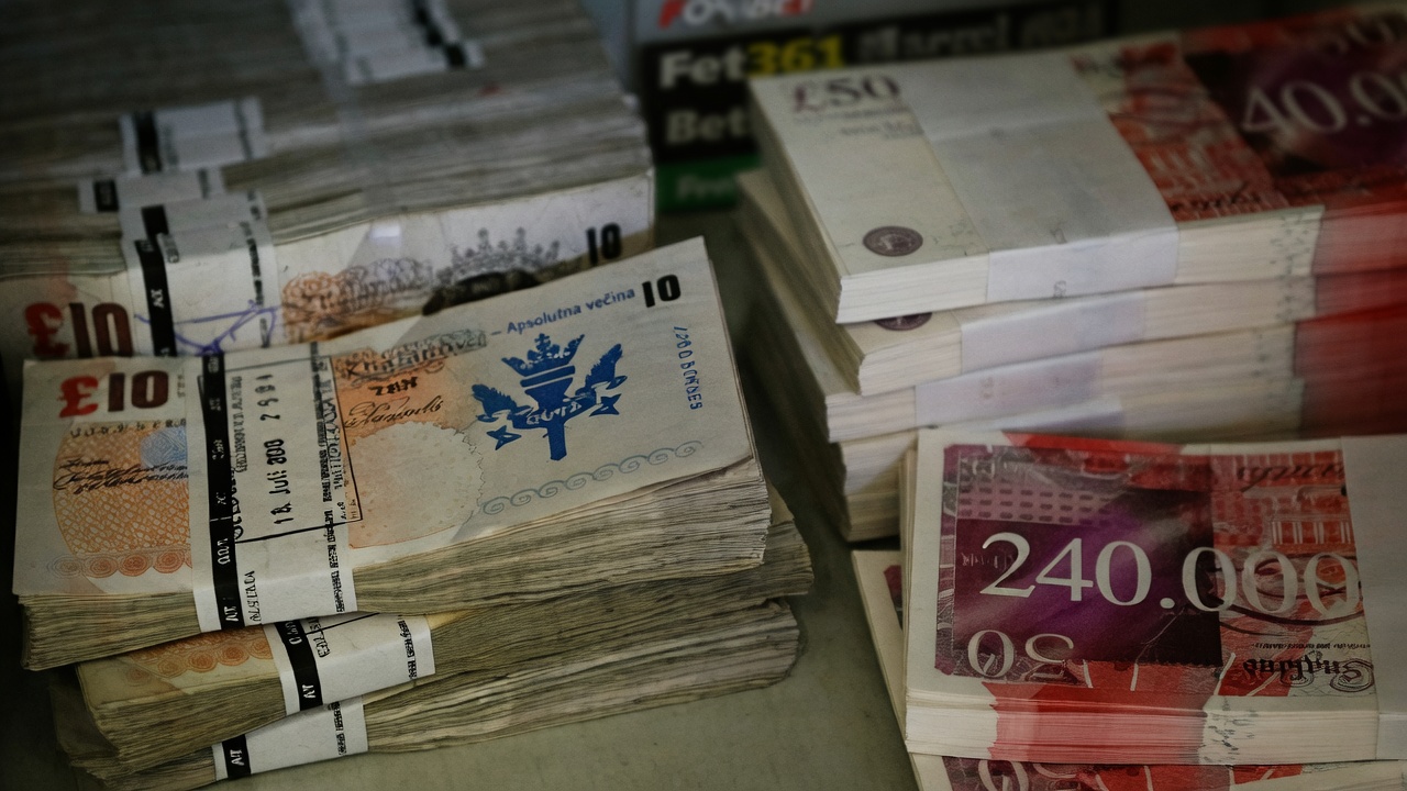 Jedan penzioner dobio je 240.000 funti (oko 330.000 evra) u kladionici pošto se kladio da će konzervativci osvojiti apsolutnu većinu na britanskim parlamentarnim izborima.